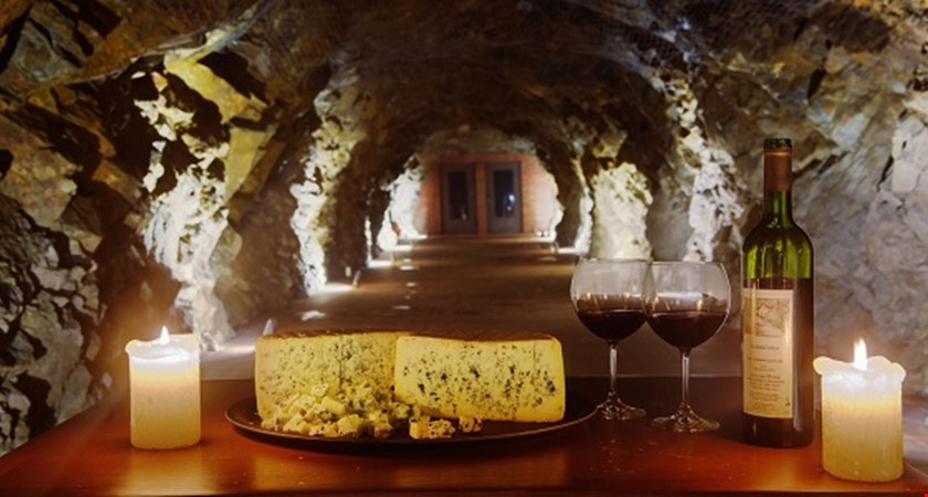 Sýry a víno nezapomenutelný - zážitek pro vaše chuťové buňky
