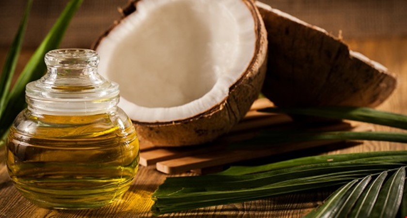 Konec mýtů o zdravém kokosovém oleji. Zvyšuje cholesterol podobně jako máslo