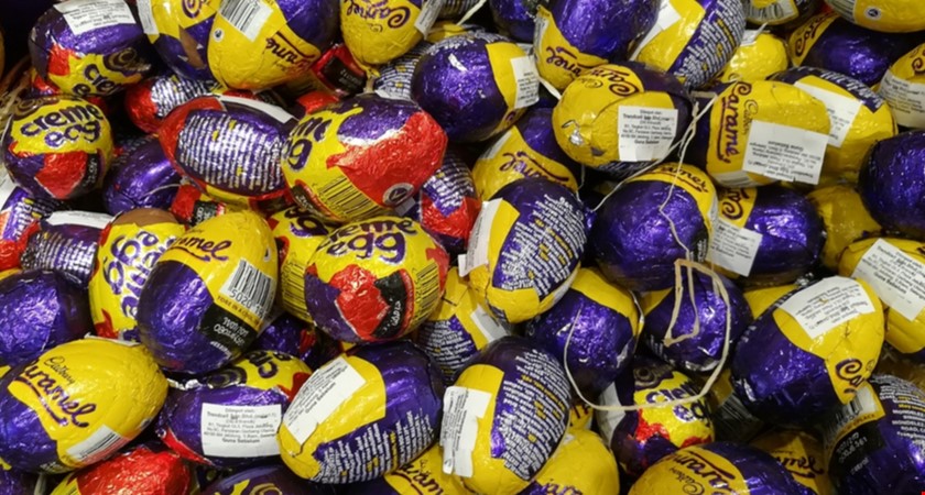 Prodavači kvůli výhrám tajně rozbalovali čokoládová vejce, zlobí se zákazníci