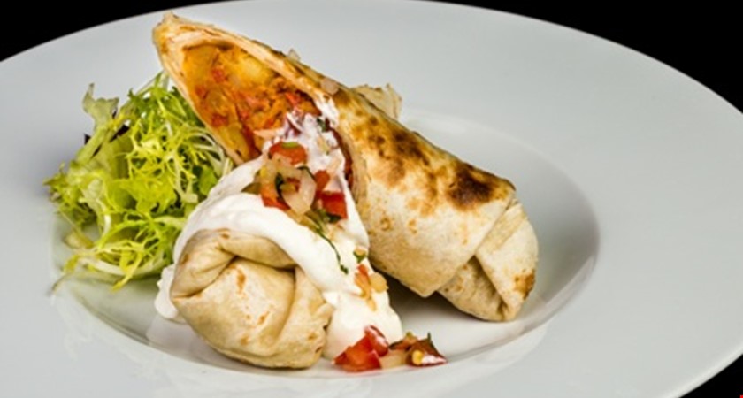 Tip na dnešní večeři: Burrito s opečenými brambory a chorizem