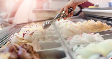 Nielsen: Teplé léto loni zvýšilo prodeje zmrzliny