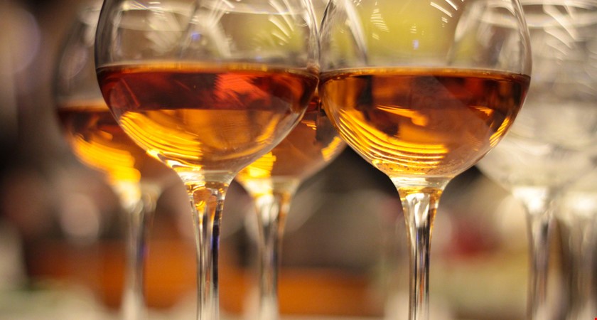V Brně začalo hodnocení vín v TOP 77, uspět chtějí i oranžová