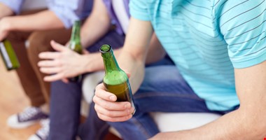 Zákaz prodeje alkoholických nápojů prověřují nastrčení figuranti