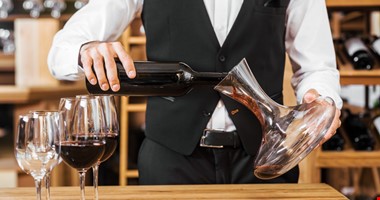 Odborář kritizuje fond, že povolil dřívější otevření mladého vína
