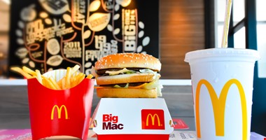 Žádná brčka, žádná nerecyklovatelná víčka: McDonald's bude téměř bez plastů